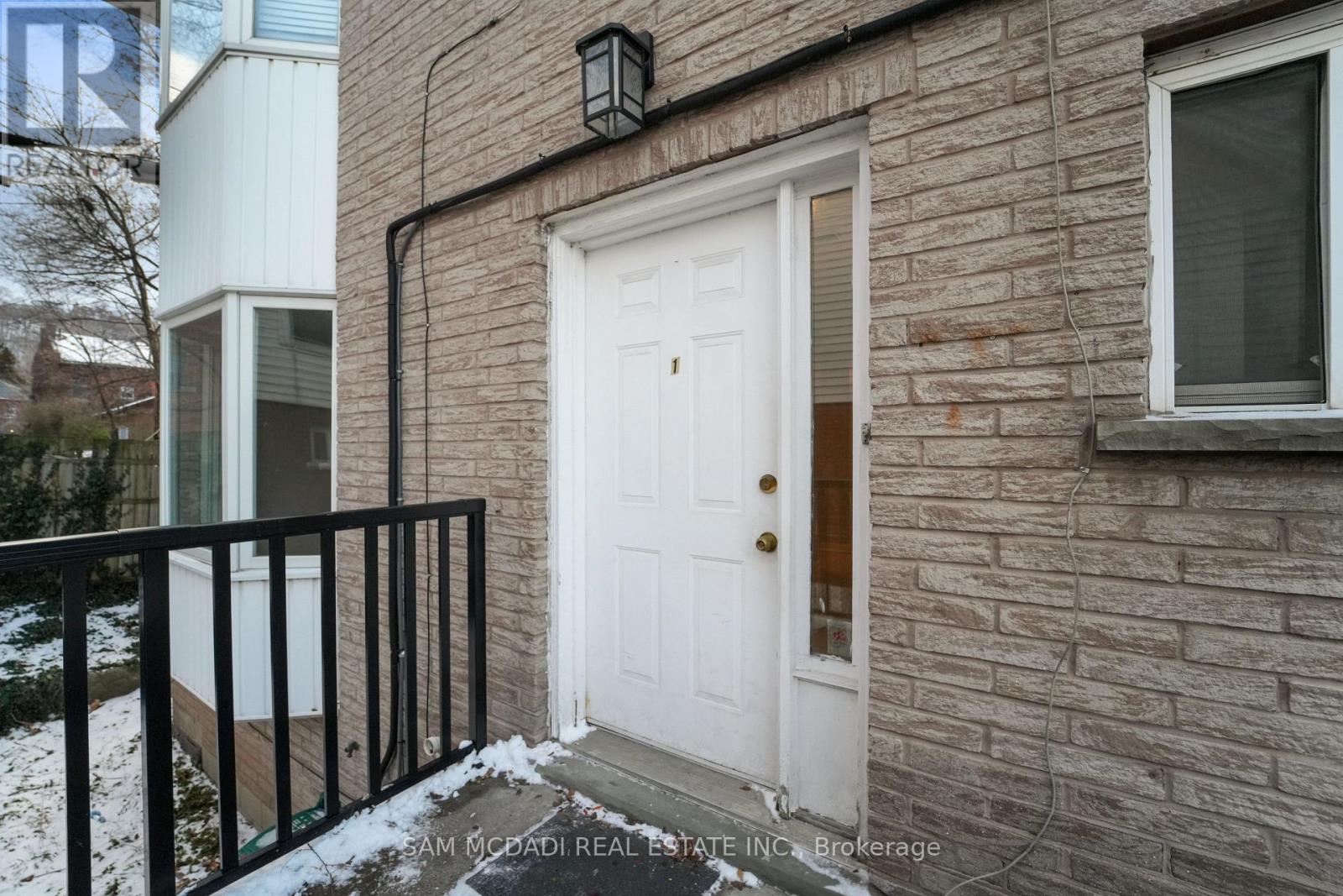 90 Tisdale Street S, Hamilton, Ontario  L8N 2W2 - Photo 3 - X12904138
