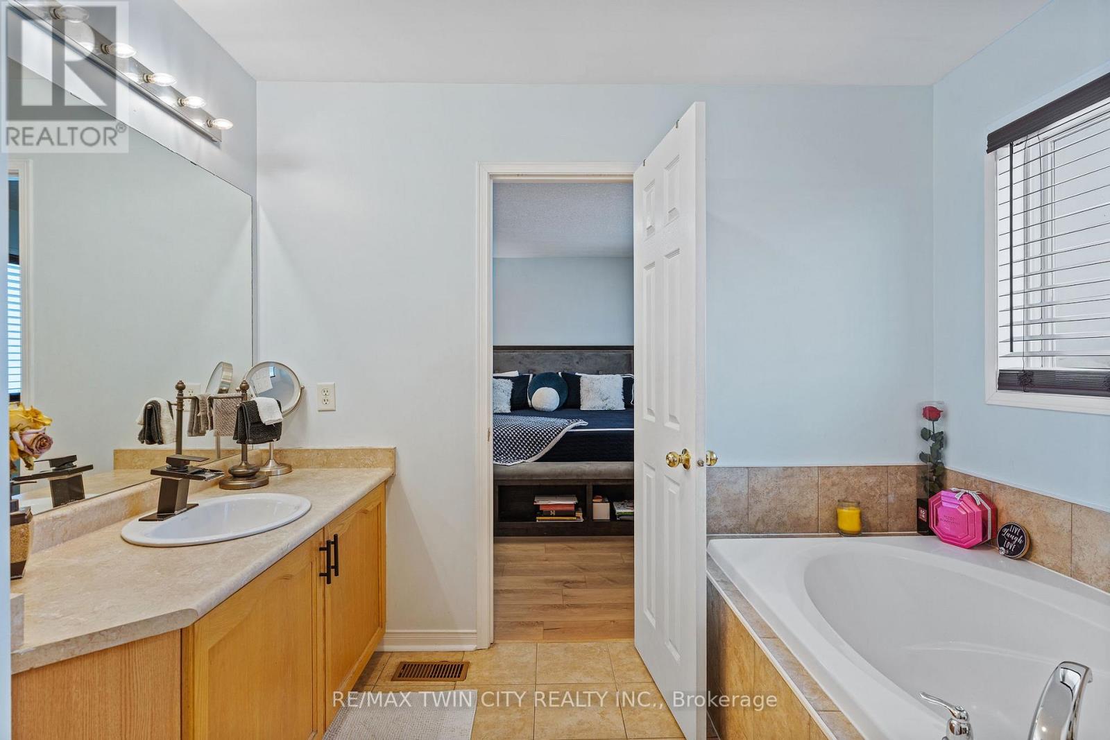 70 Blackburn Drive, Brantford, Ontario  N3T 6R9 - Photo 33 - X12904156