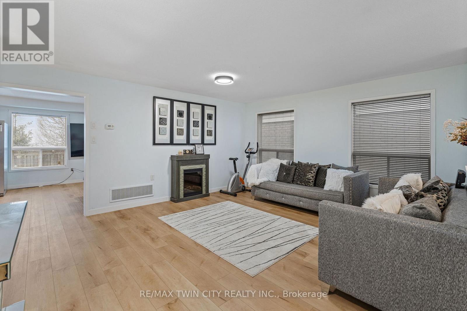 70 Blackburn Drive, Brantford, Ontario  N3T 6R9 - Photo 8 - X12904156