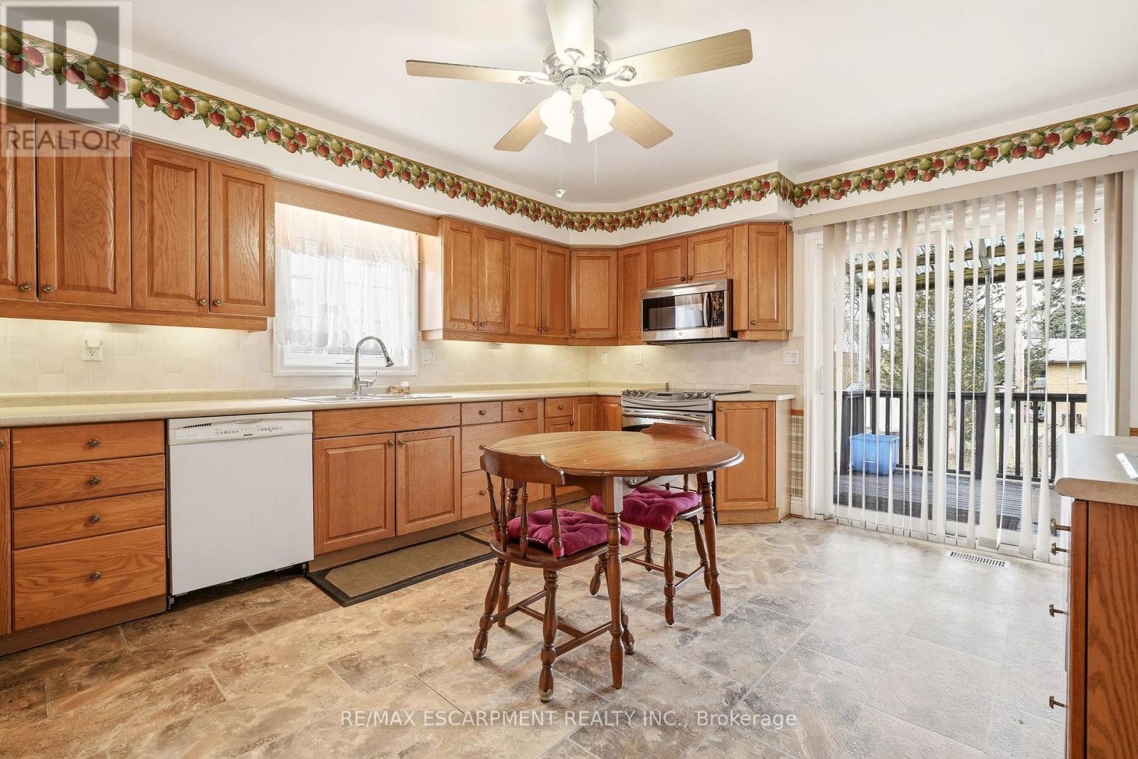 192 Ewen Road, Hamilton, Ontario  L8S 3C9 - Photo 12 - X12904166