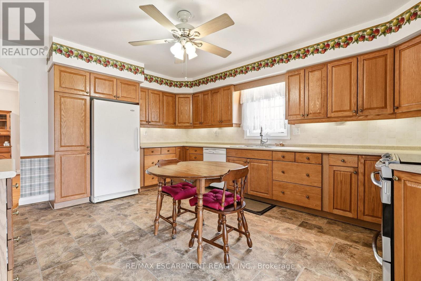 192 Ewen Road, Hamilton, Ontario  L8S 3C9 - Photo 13 - X12904166