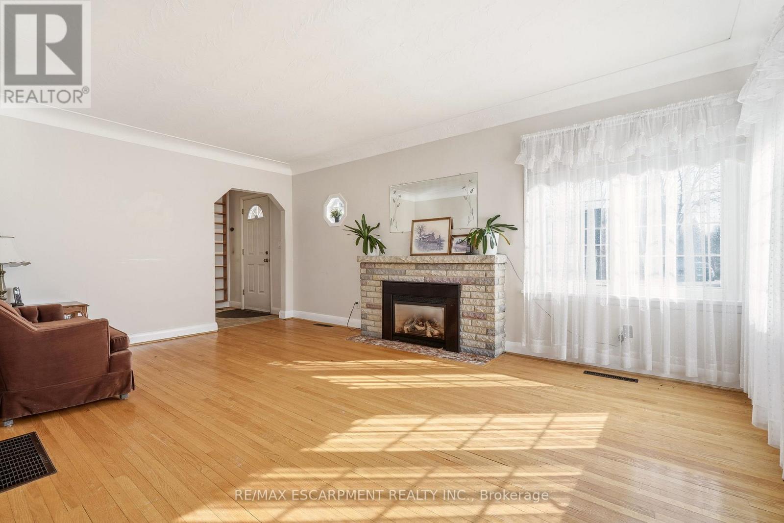 192 Ewen Road, Hamilton, Ontario  L8S 3C9 - Photo 3 - X12904166