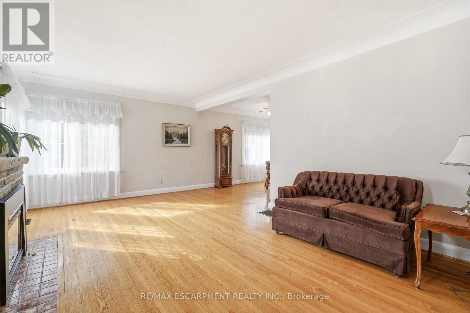 192 Ewen Road, Hamilton, Ontario  L8S 3C9 - Photo 4 - X12904166