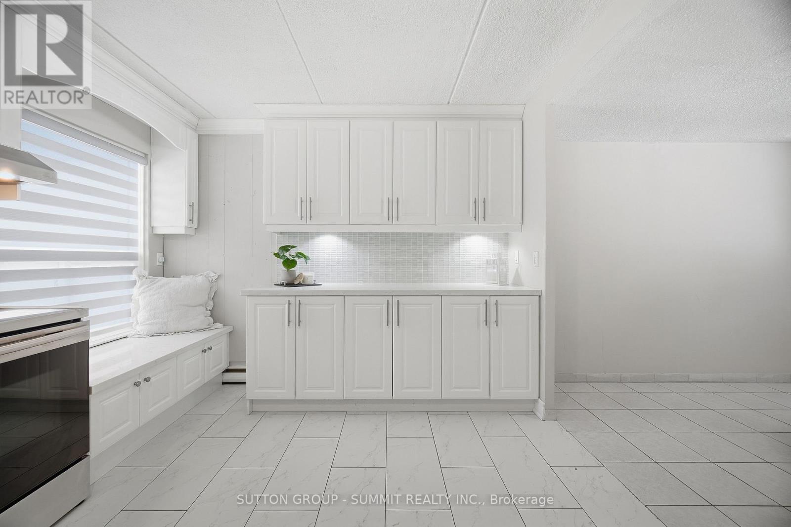 211 - 180 Mississauga Valley Boulevard, Mississauga, Ontario  L5A 3M2 - Photo 13 - W12741374