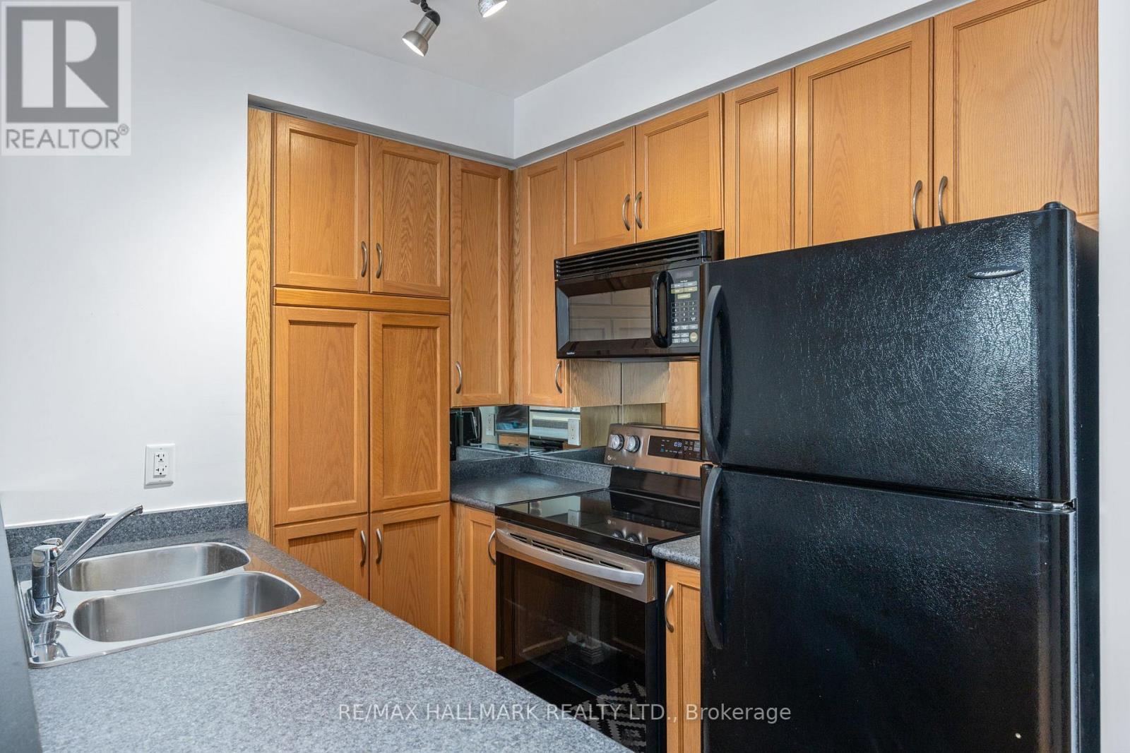 519 - 2495 Dundas Street W, Toronto, Ontario  M6P 1X4 - Photo 10 - W12897698