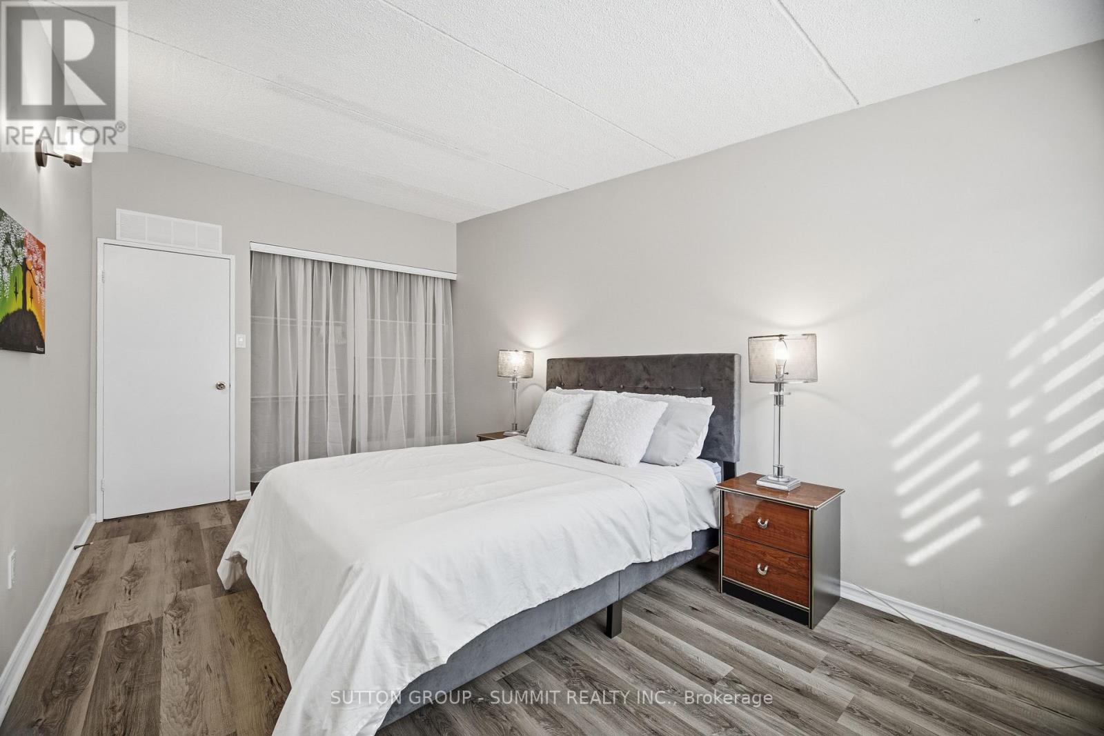 211 - 180 Mississauga Valley Boulevard, Mississauga, Ontario  L5A 3M2 - Photo 28 - W12741374