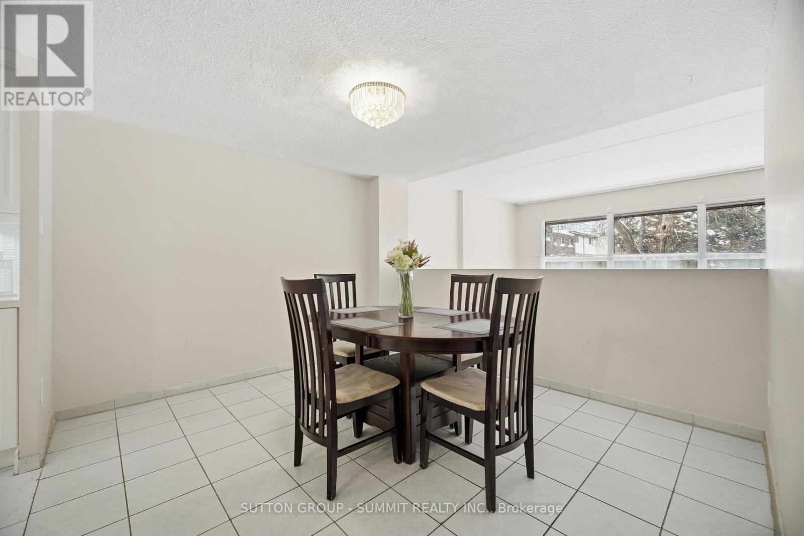 211 - 180 Mississauga Valley Boulevard, Mississauga, Ontario  L5A 3M2 - Photo 9 - W12741374