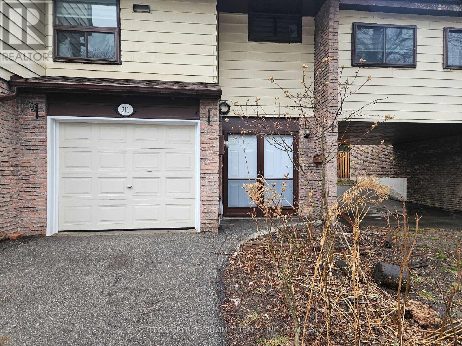 211 - 180 Mississauga Valley Boulevard, Mississauga, Ontario  L5A 3M2 - Photo 2 - W12741374