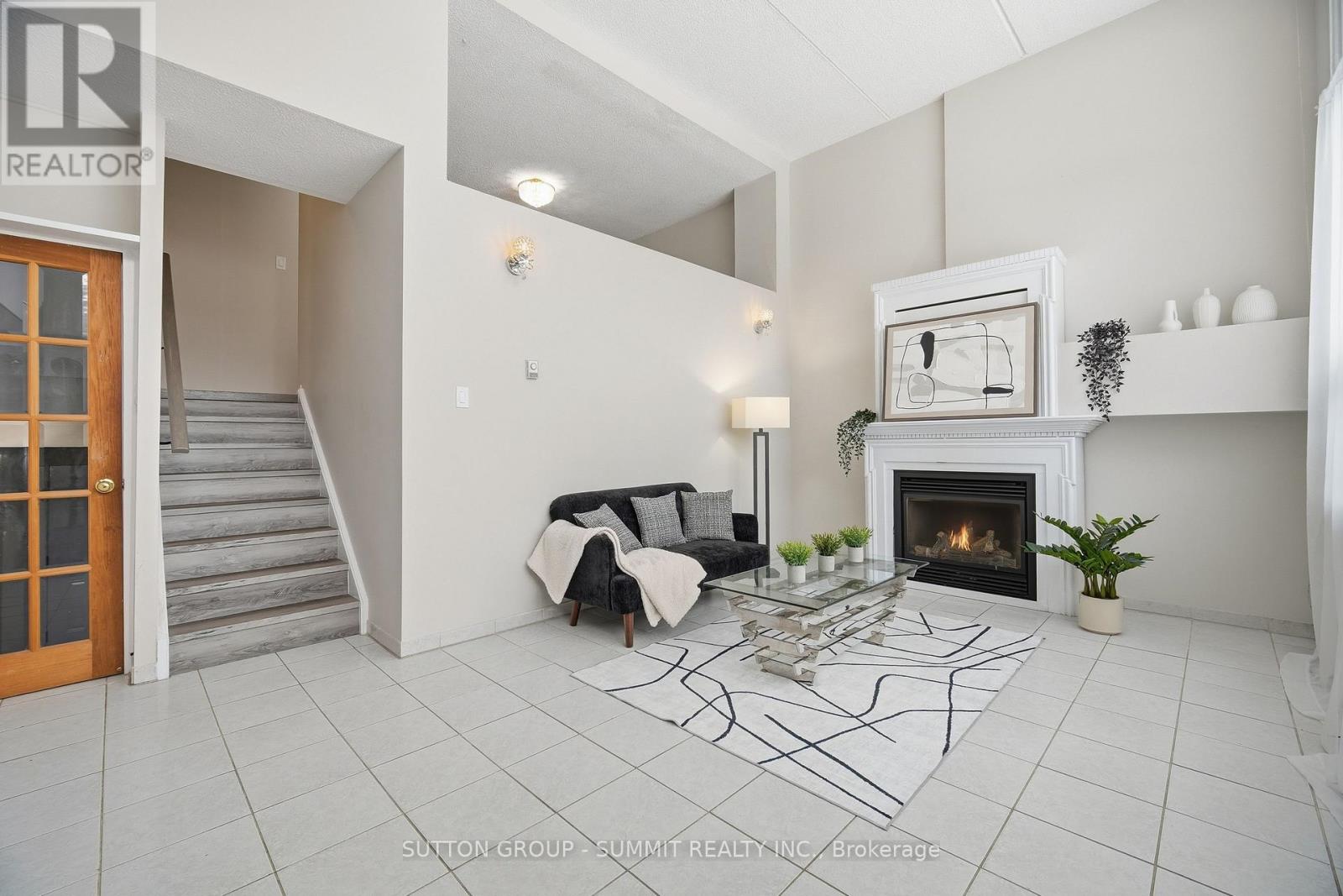 211 - 180 Mississauga Valley Boulevard, Mississauga, Ontario  L5A 3M2 - Photo 3 - W12741374