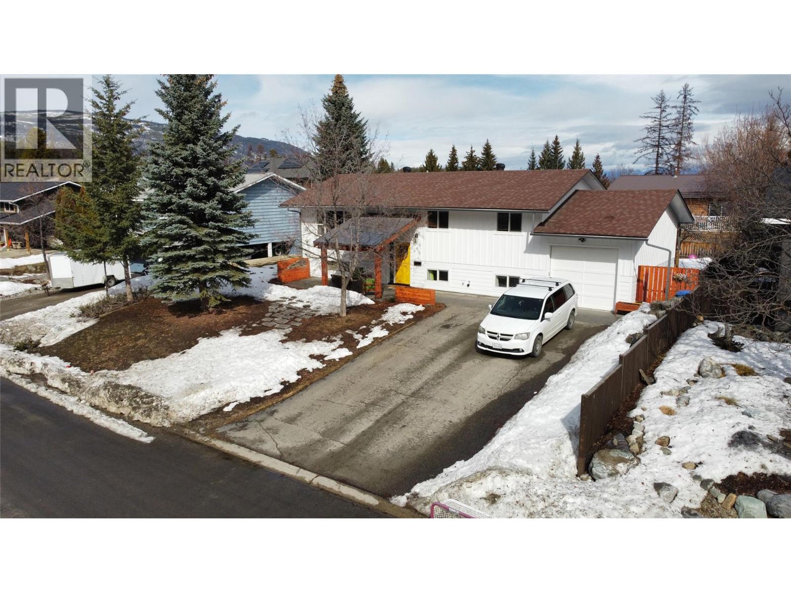 410 Alpine Crescent, Kimberley, British Columbia V1A 3B3 - Photo 4 - 10379650