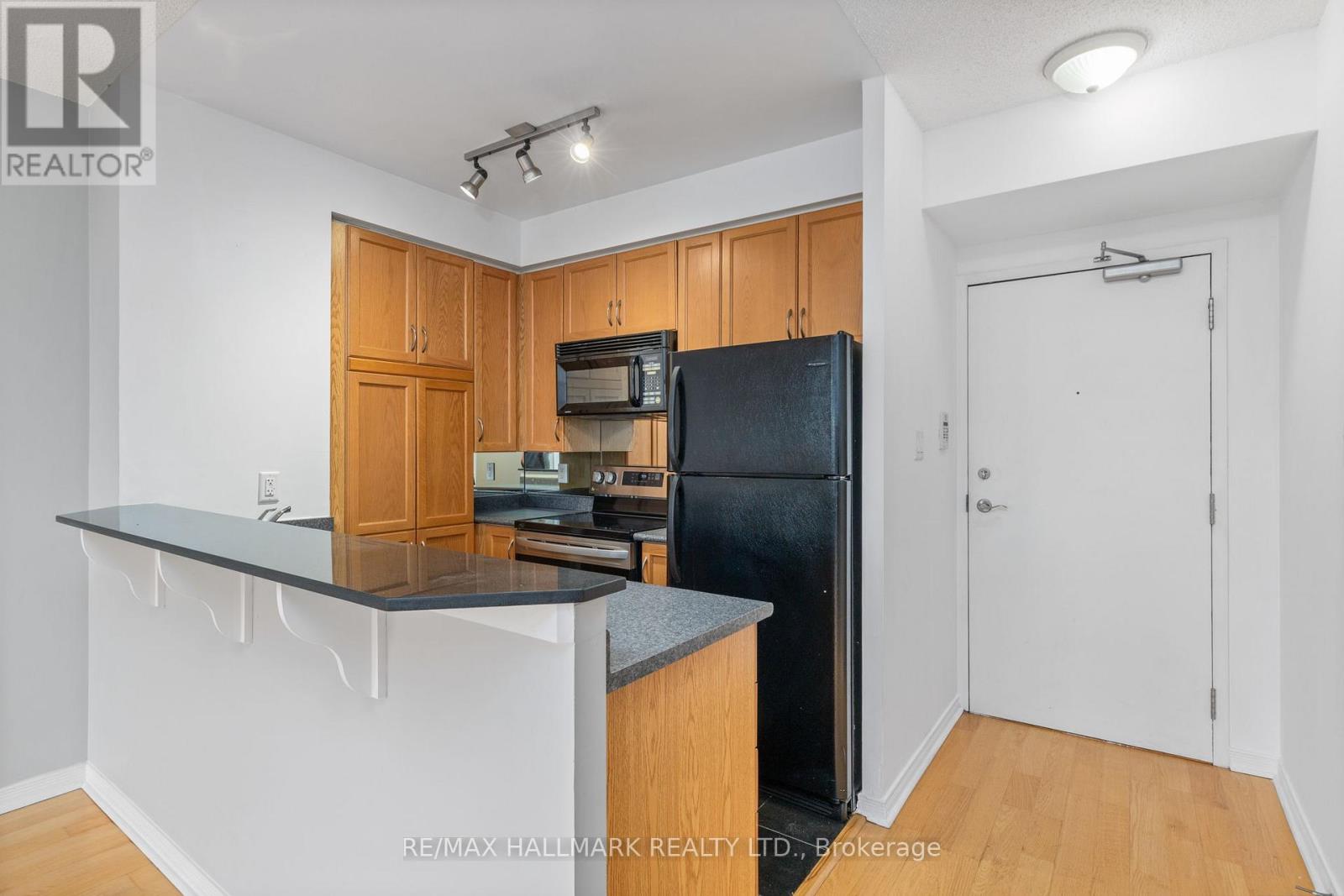 519 - 2495 Dundas Street W, Toronto, Ontario  M6P 1X4 - Photo 11 - W12897698