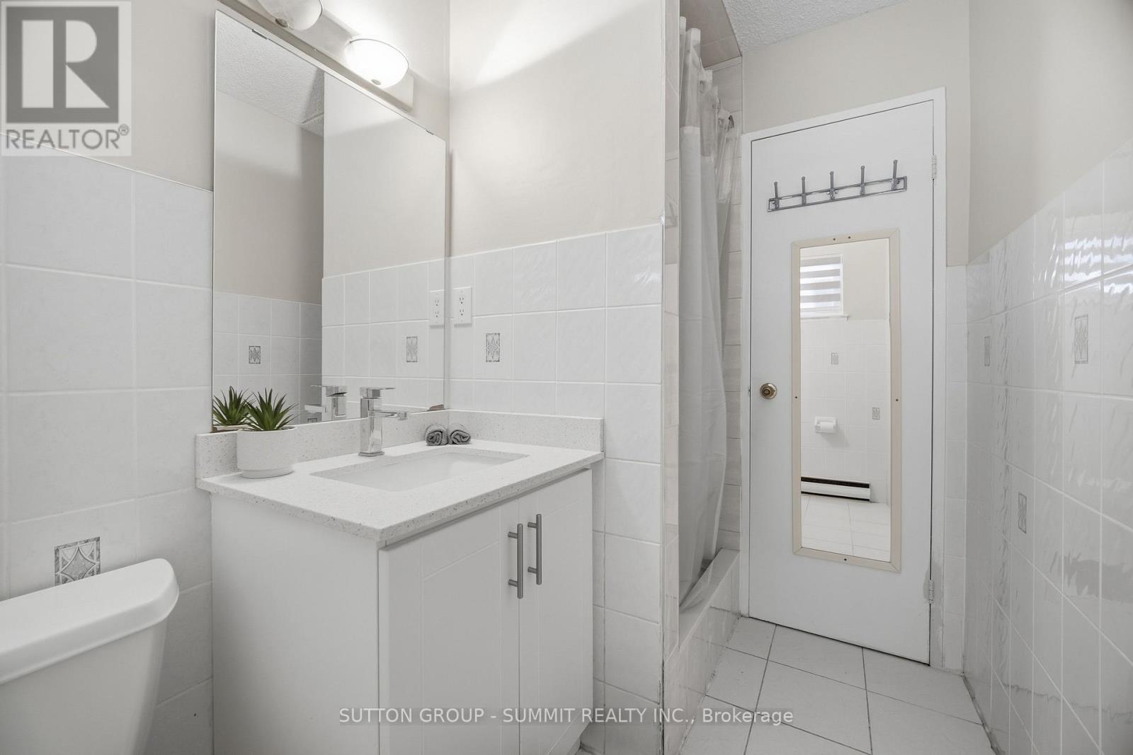 211 - 180 Mississauga Valley Boulevard, Mississauga, Ontario  L5A 3M2 - Photo 20 - W12741374