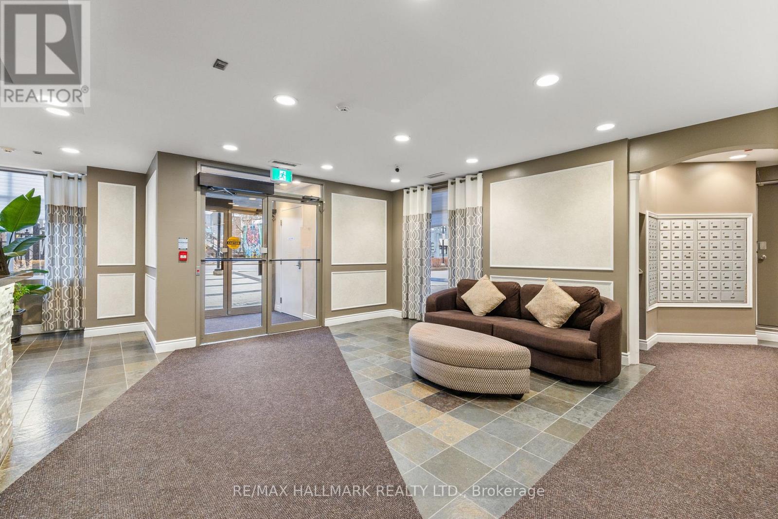 519 - 2495 Dundas Street W, Toronto, Ontario  M6P 1X4 - Photo 5 - W12897698