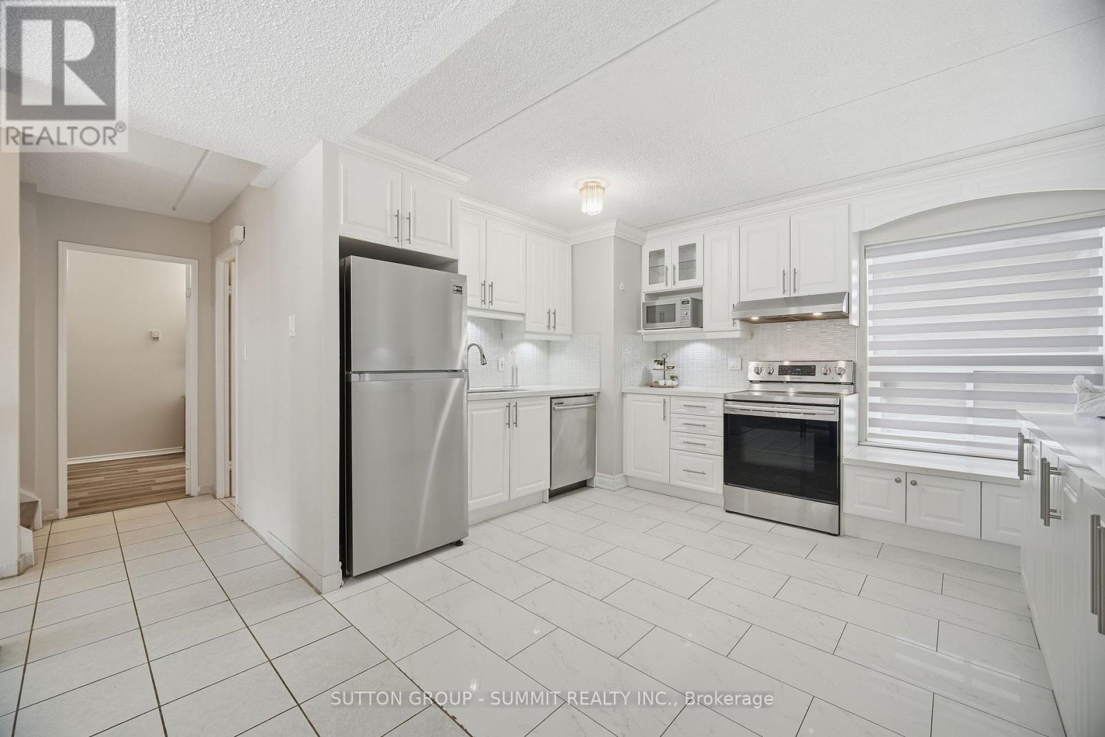 211 - 180 Mississauga Valley Boulevard, Mississauga, Ontario  L5A 3M2 - Photo 17 - W12741374