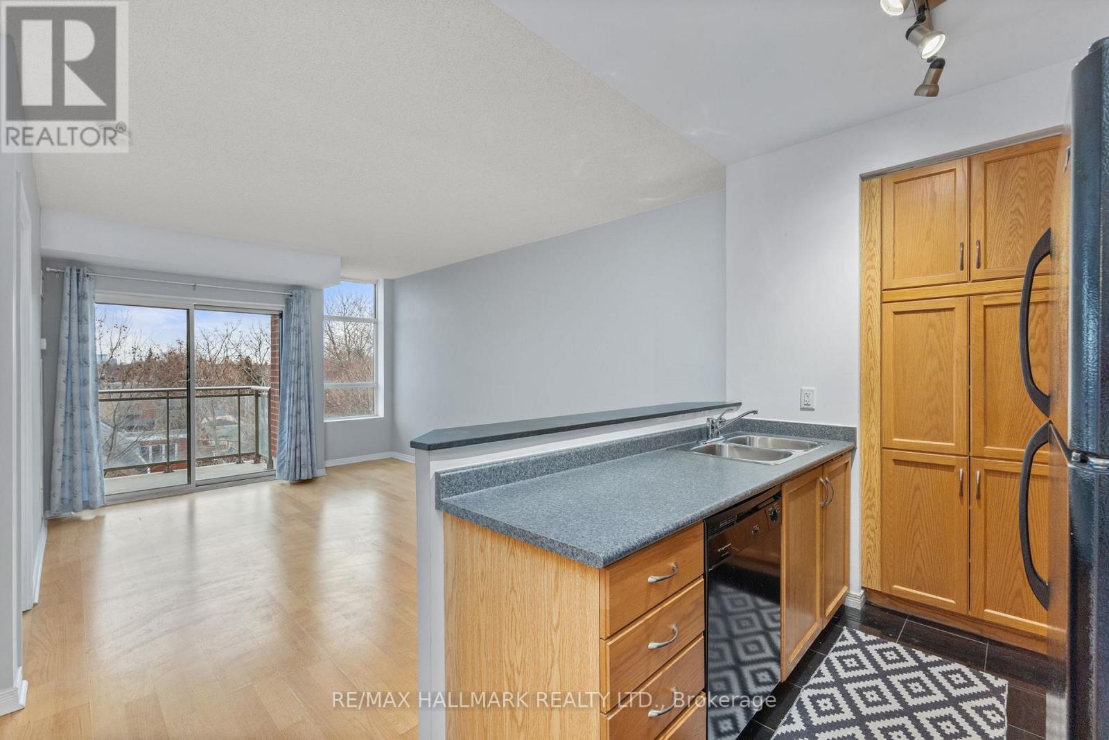 519 - 2495 Dundas Street W, Toronto, Ontario  M6P 1X4 - Photo 8 - W12897698