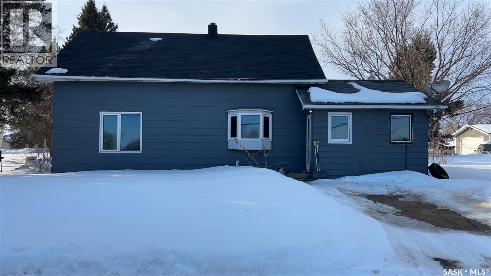 202 1st Avenue Nw, Preeceville, Saskatchewan  S0A 3B0 - Photo 1 - SK030155