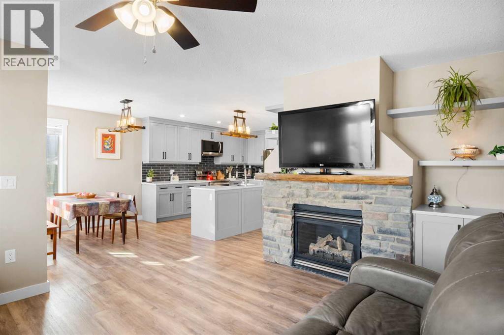 308 Carriage Lane Drive, Carstairs, Alberta  T0M 0N0 - Photo 11 - A2294147