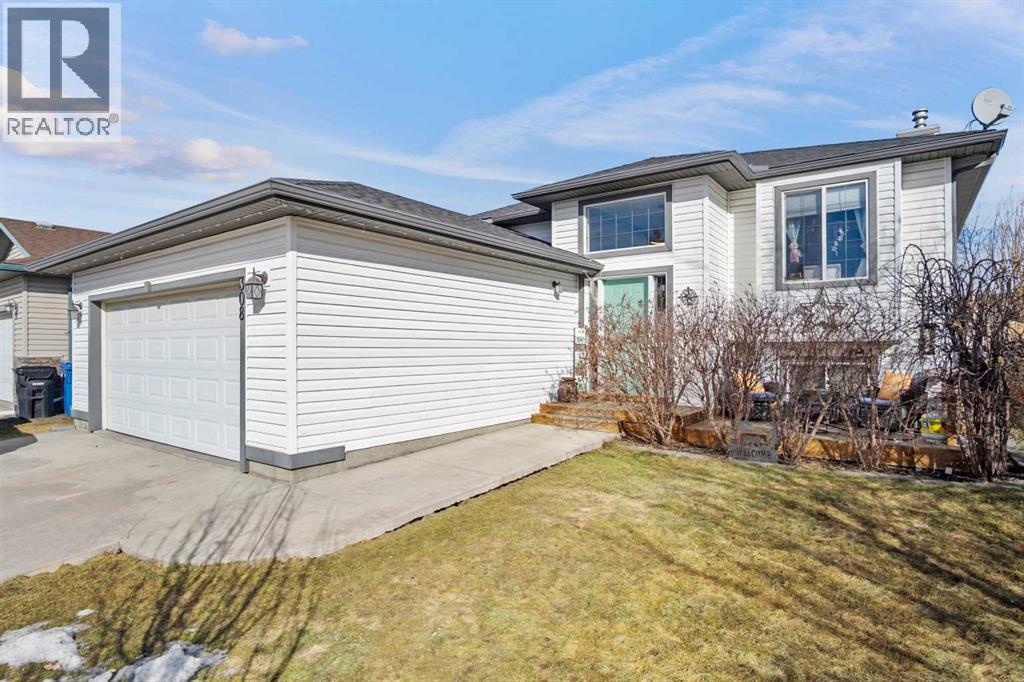 308 Carriage Lane Drive, Carstairs, Alberta  T0M 0N0 - Photo 1 - A2294147