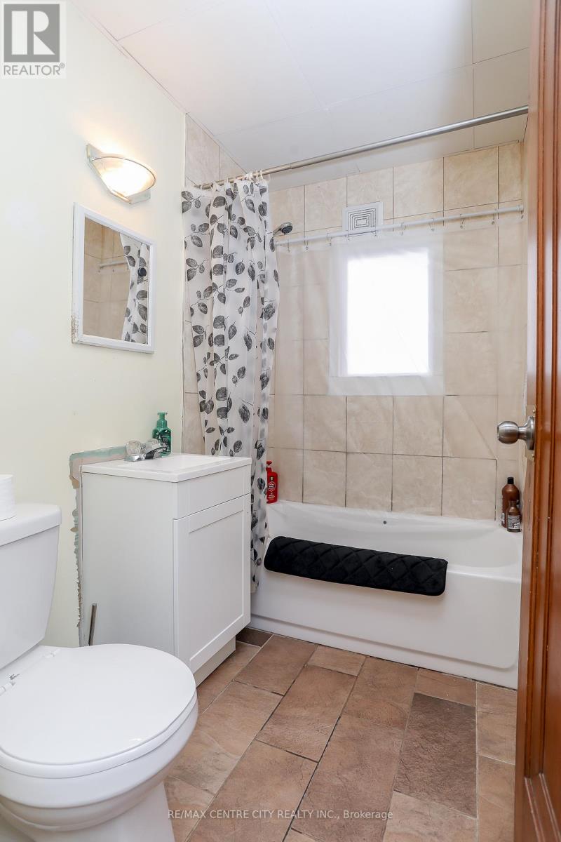 15 Wilson Avenue, St. Thomas, Ontario  N5R 3P9 - Photo 10 - X12904250