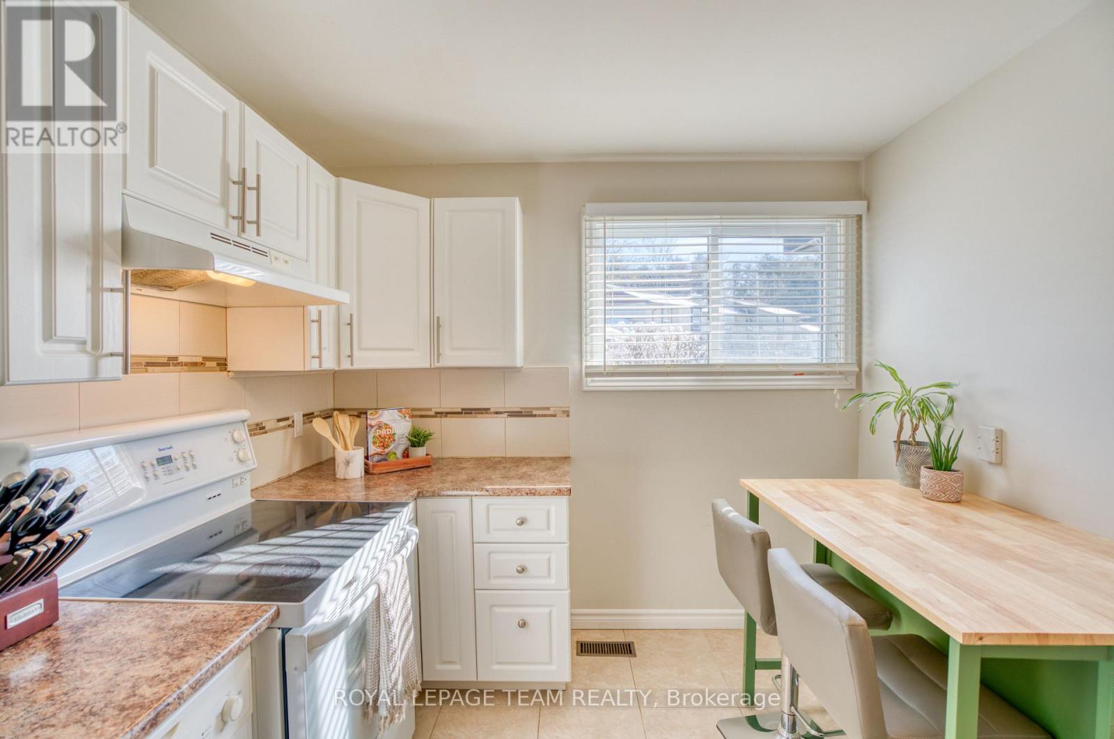 171 Mcclintock Way, Ottawa, Ontario  K2L 2A5 - Photo 7 - X12904382