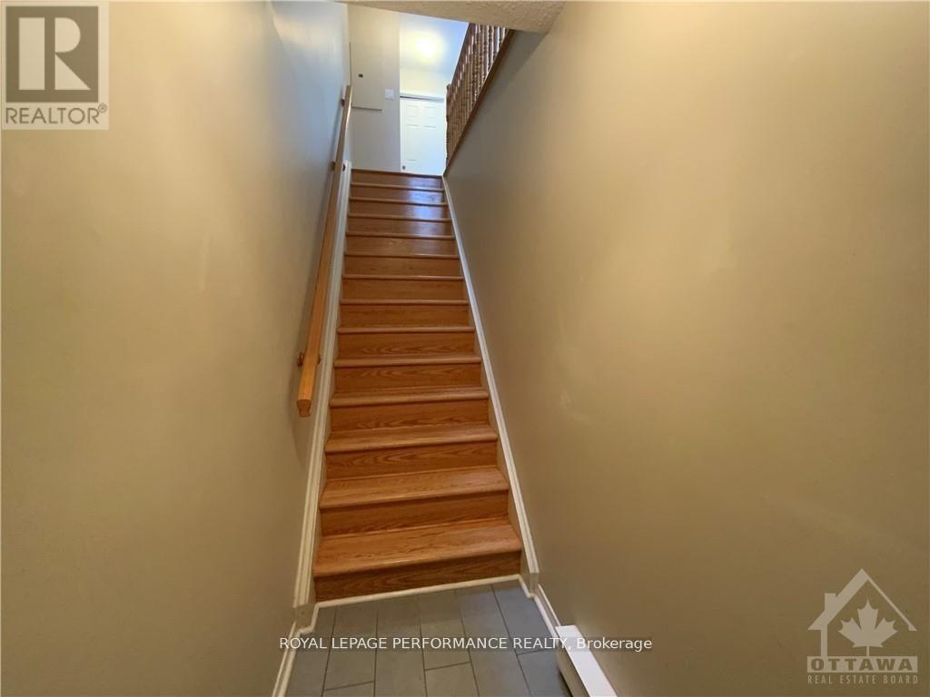 B - 185 Cumberland Street, Ottawa, Ontario  K1N 7H2 - Photo 2 - X12904406