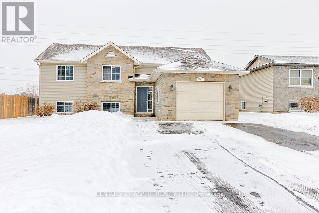 1042 Riverstone Street, Petawawa, Ontario  K8H 0B3 - Photo 1 - X12904318