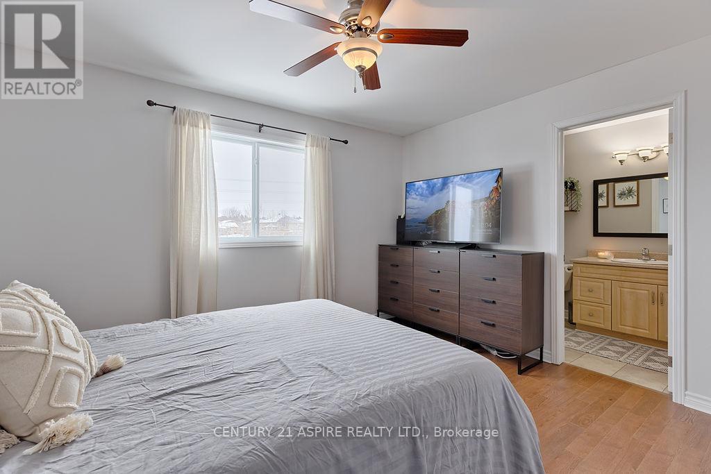 1042 Riverstone Street, Petawawa, Ontario  K8H 0B3 - Photo 20 - X12904318