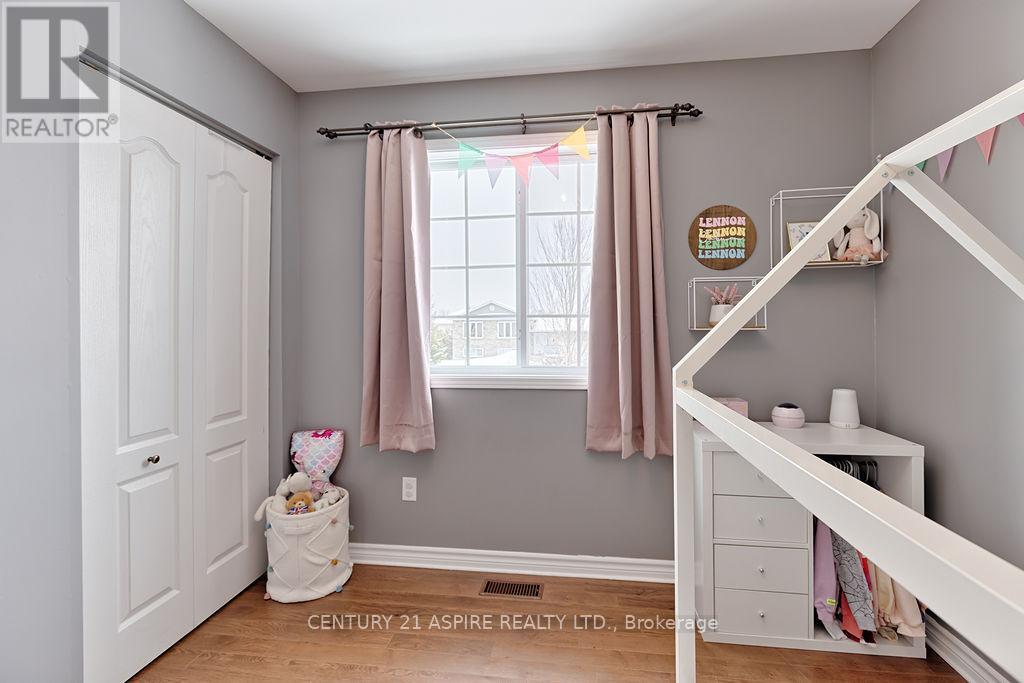 1042 Riverstone Street, Petawawa, Ontario  K8H 0B3 - Photo 24 - X12904318