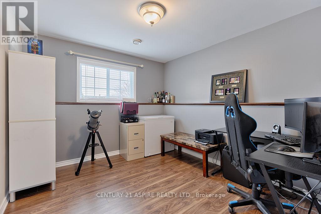 1042 Riverstone Street, Petawawa, Ontario  K8H 0B3 - Photo 33 - X12904318