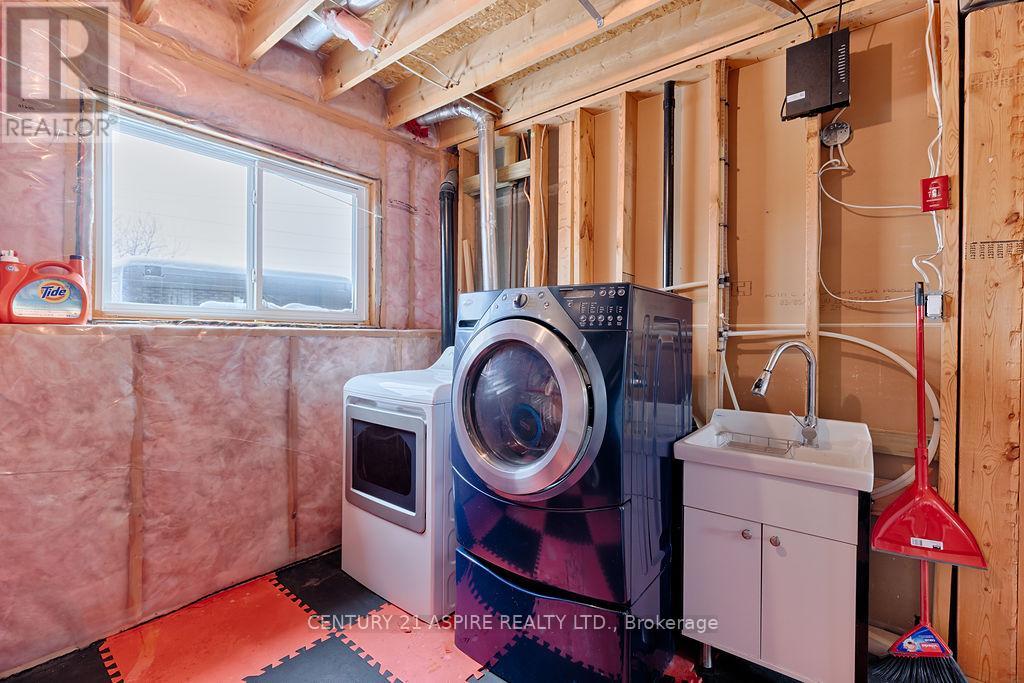 1042 Riverstone Street, Petawawa, Ontario  K8H 0B3 - Photo 36 - X12904318