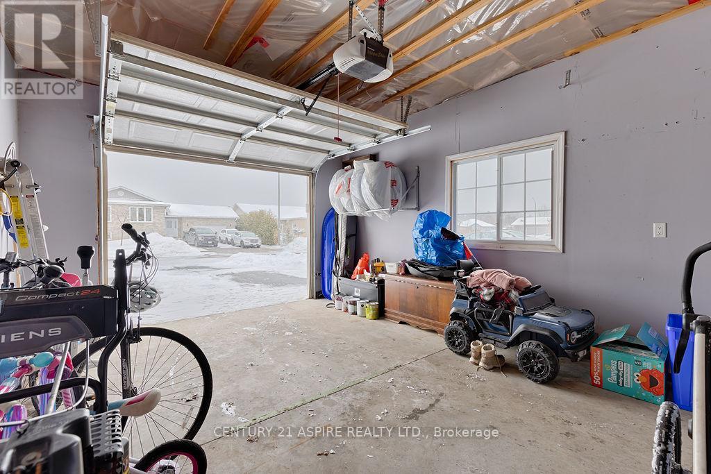 1042 Riverstone Street, Petawawa, Ontario  K8H 0B3 - Photo 39 - X12904318