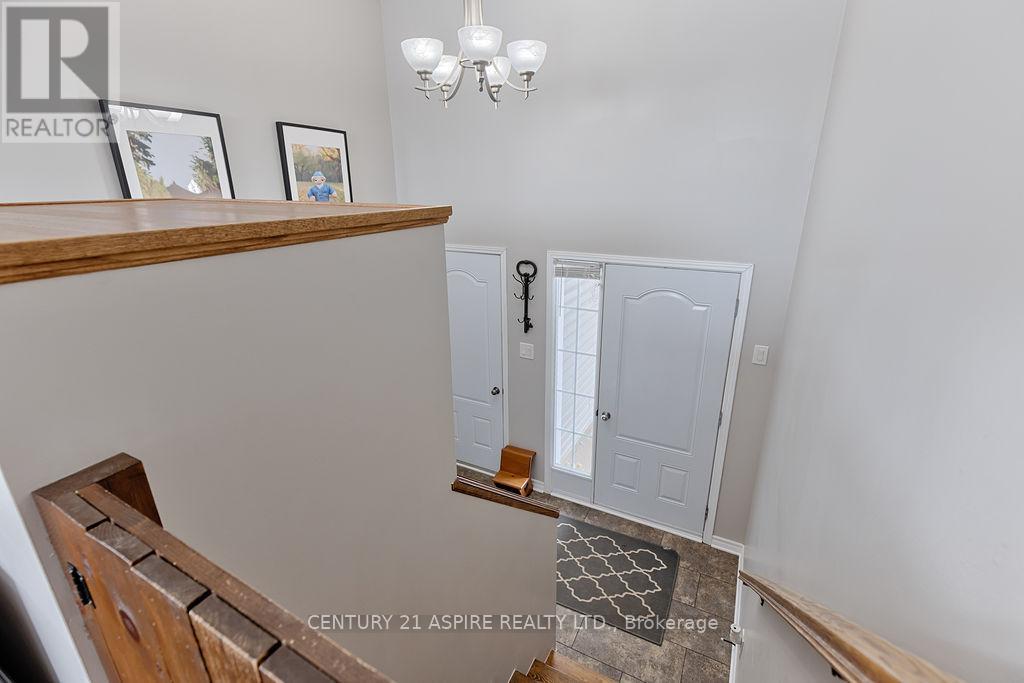 1042 Riverstone Street, Petawawa, Ontario  K8H 0B3 - Photo 4 - X12904318