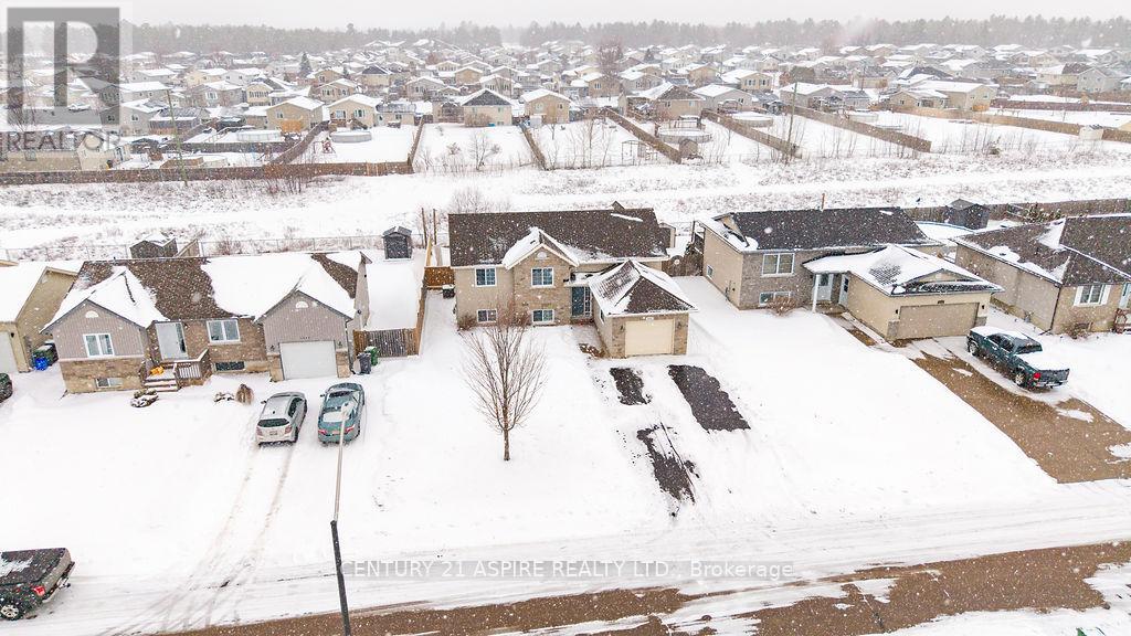 1042 Riverstone Street, Petawawa, Ontario  K8H 0B3 - Photo 41 - X12904318