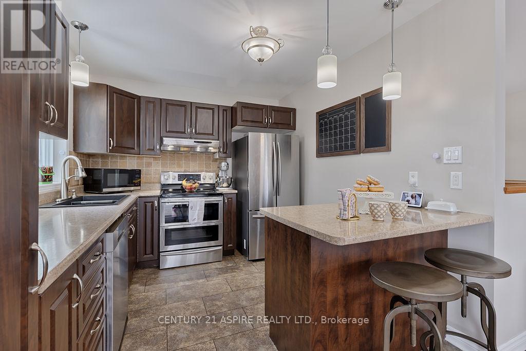 1042 Riverstone Street, Petawawa, Ontario  K8H 0B3 - Photo 7 - X12904318