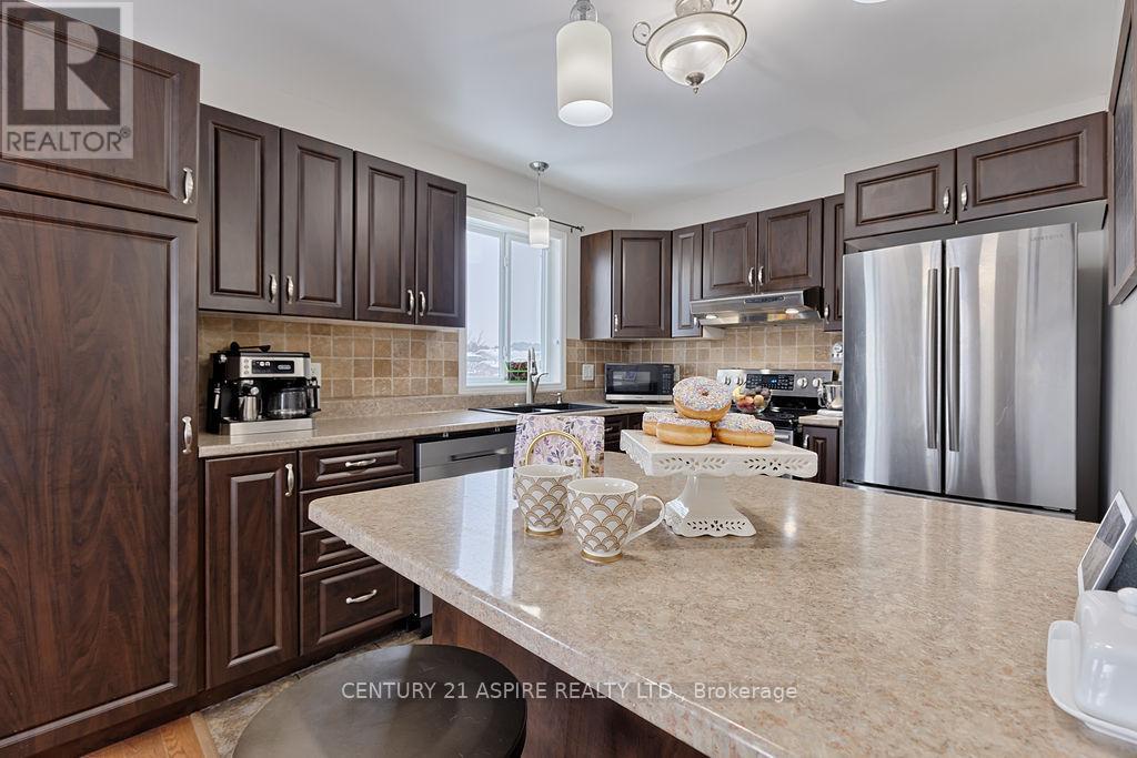 1042 Riverstone Street, Petawawa, Ontario  K8H 0B3 - Photo 8 - X12904318