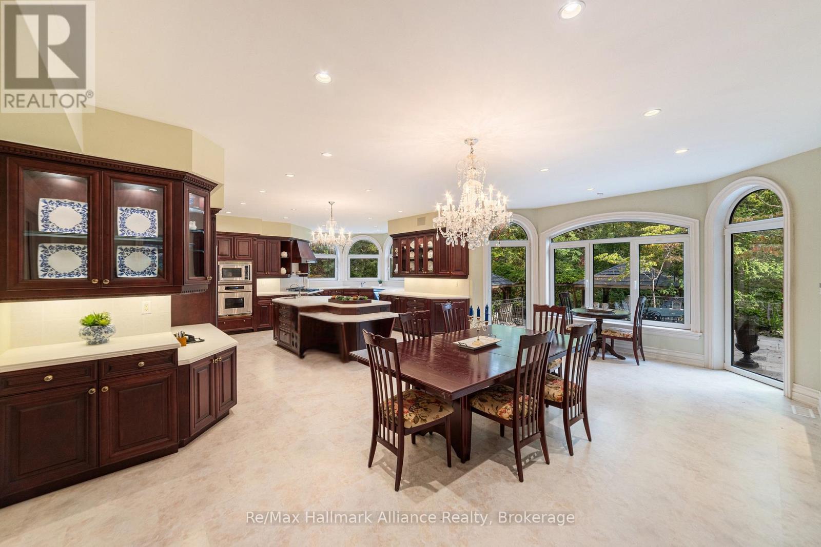 1024 Linbrook Road, Oakville, Ontario  L6J 2L1 - Photo 11 - W12904412