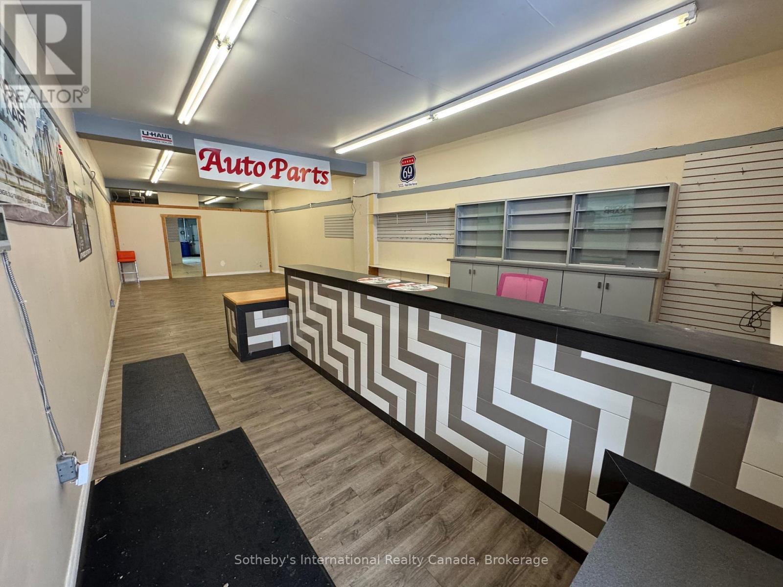 657 Colborne Street, Brantford, Ontario  N3S 3M8 - Photo 1 - X12904368