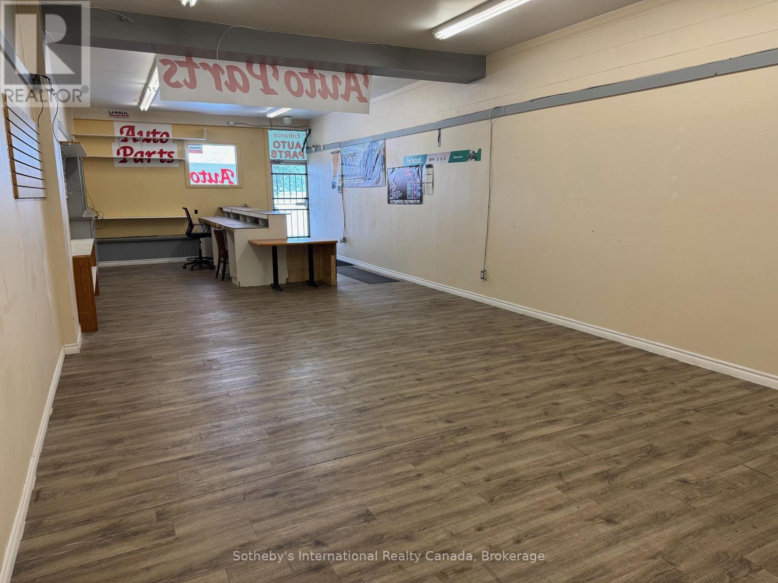 657 Colborne Street, Brantford, Ontario  N3S 3M8 - Photo 5 - X12904368