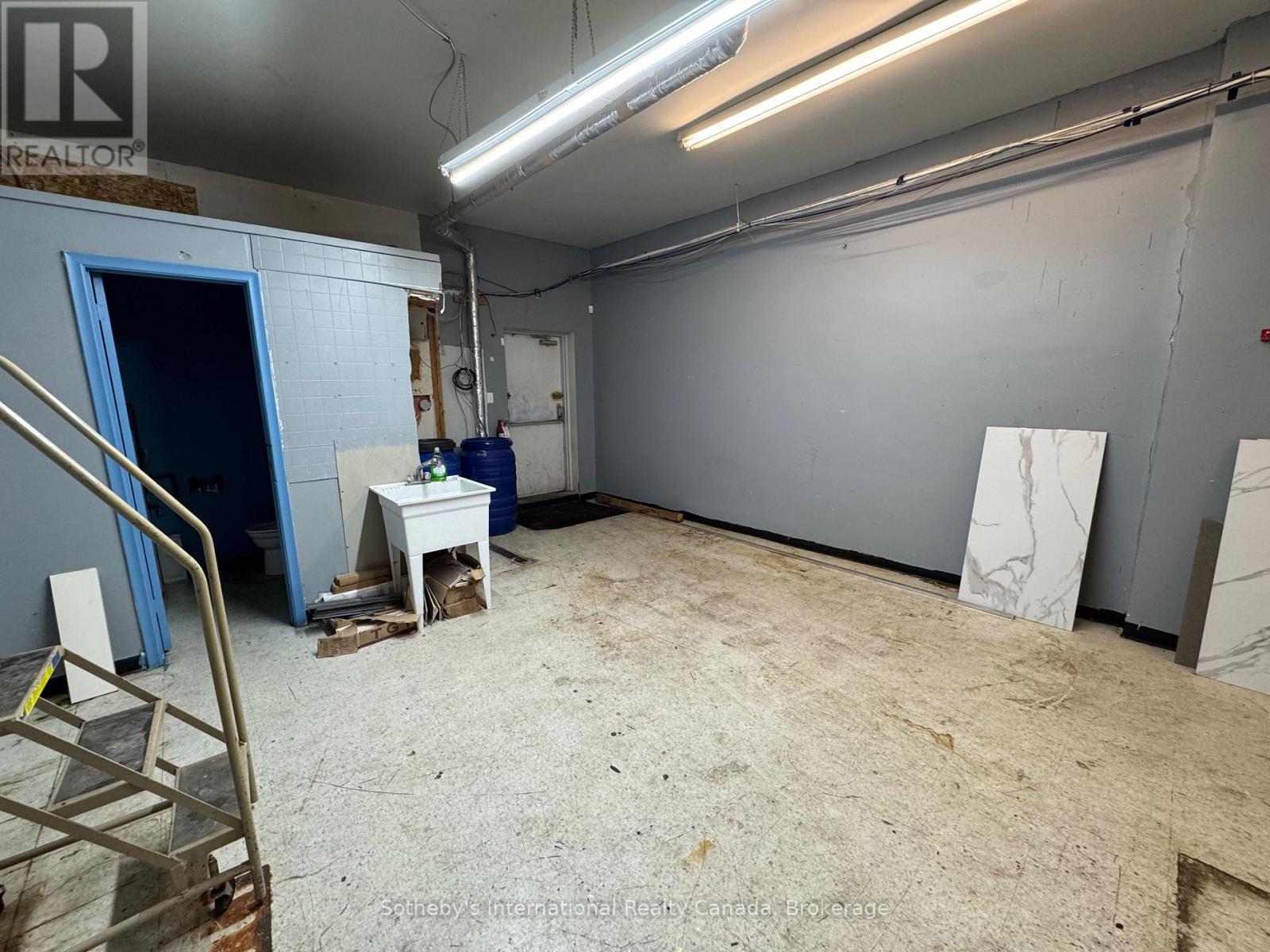 657 Colborne Street, Brantford, Ontario  N3S 3M8 - Photo 7 - X12904368