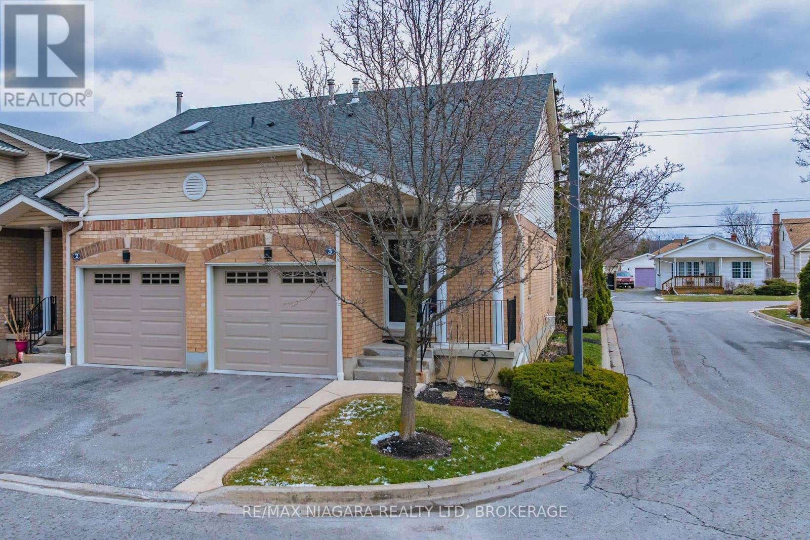 3 - 53 Bunting Road, St. Catharines, Ontario  L2P 3Y6 - Photo 3 - X12904268