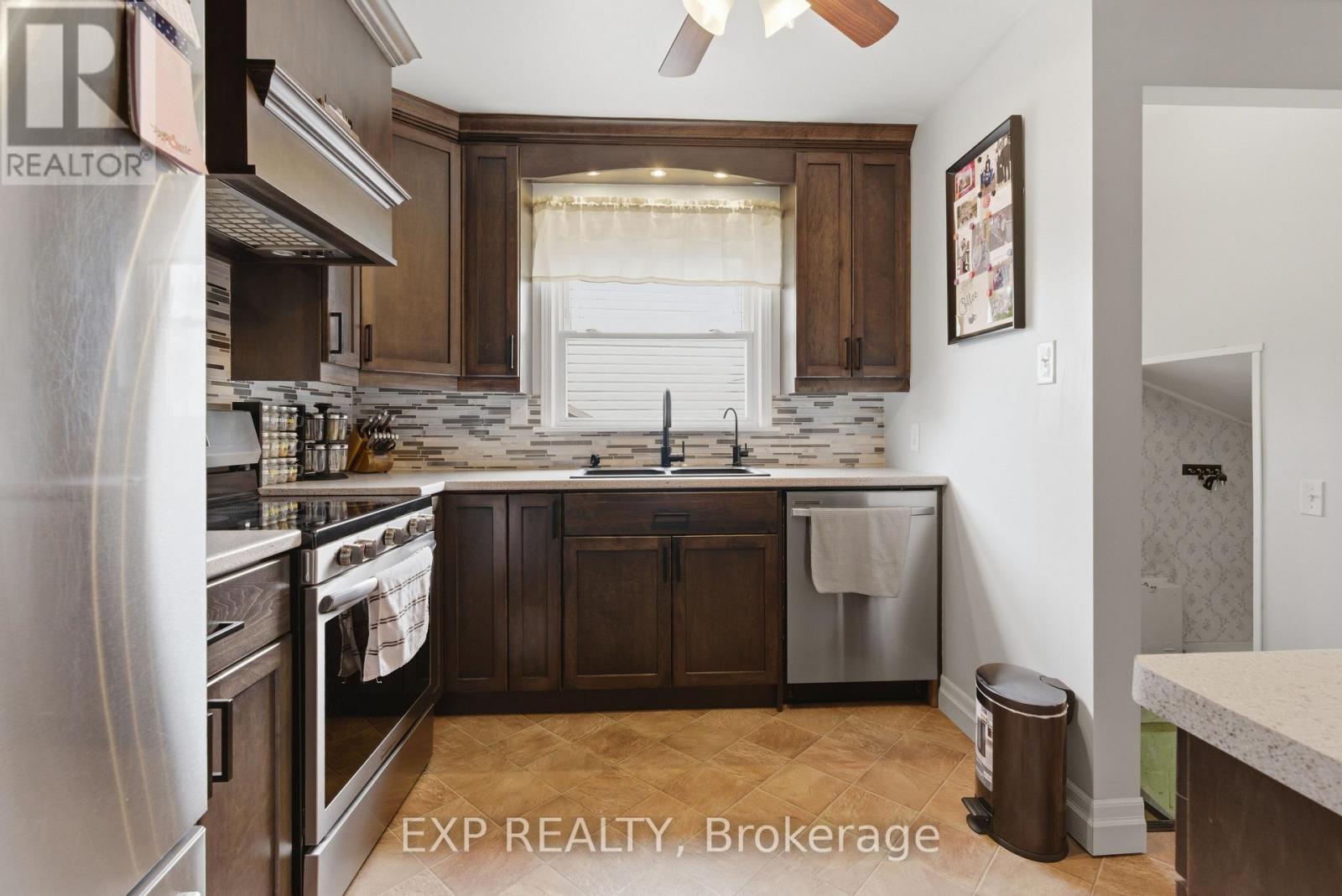 18 Plymouth Avenue, St. Catharines, Ontario  L2R 2Y1 - Photo 8 - X12904288