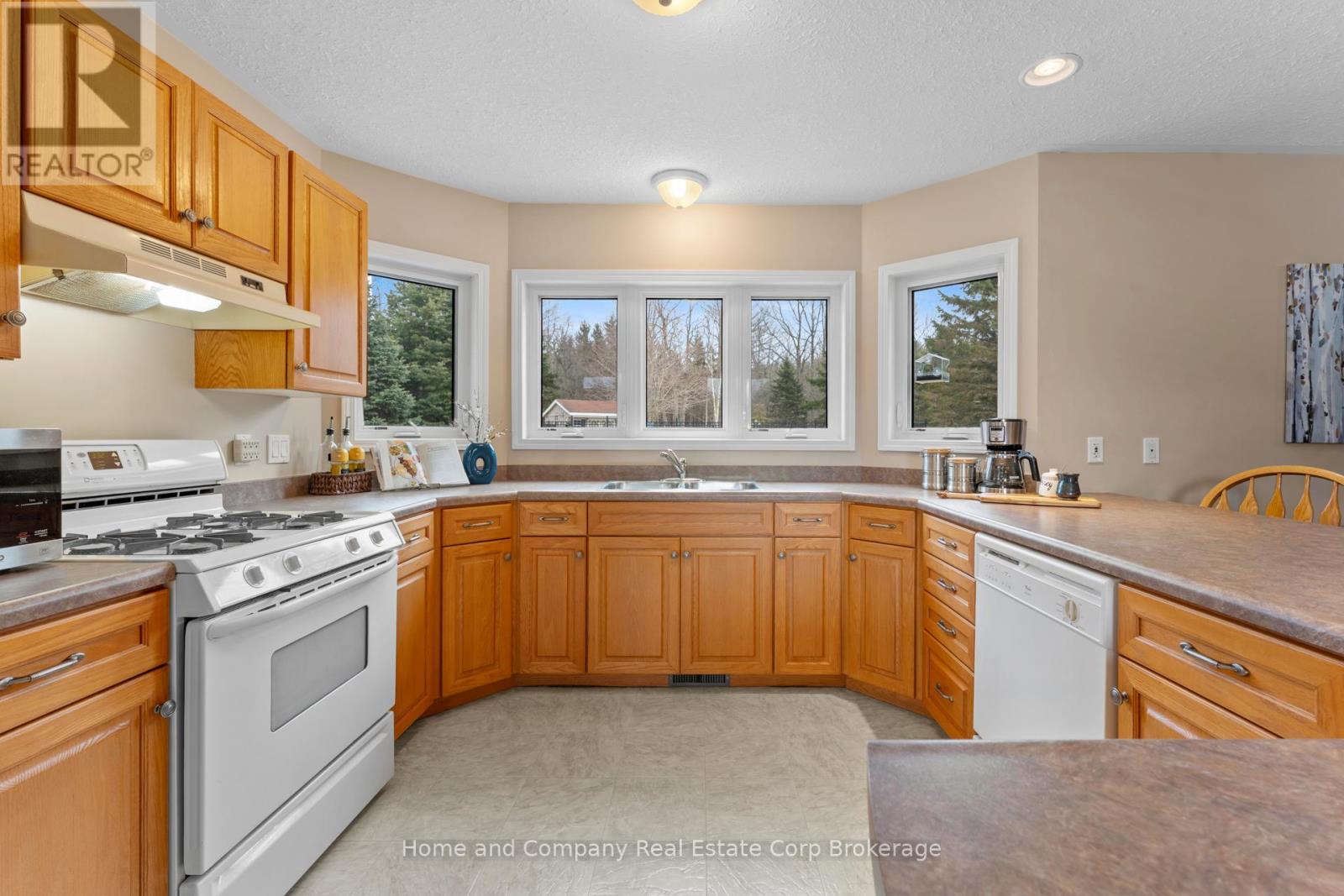 30 Carriage Lane, Bluewater, Ontario  N0M 1G0 - Photo 10 - X12904226