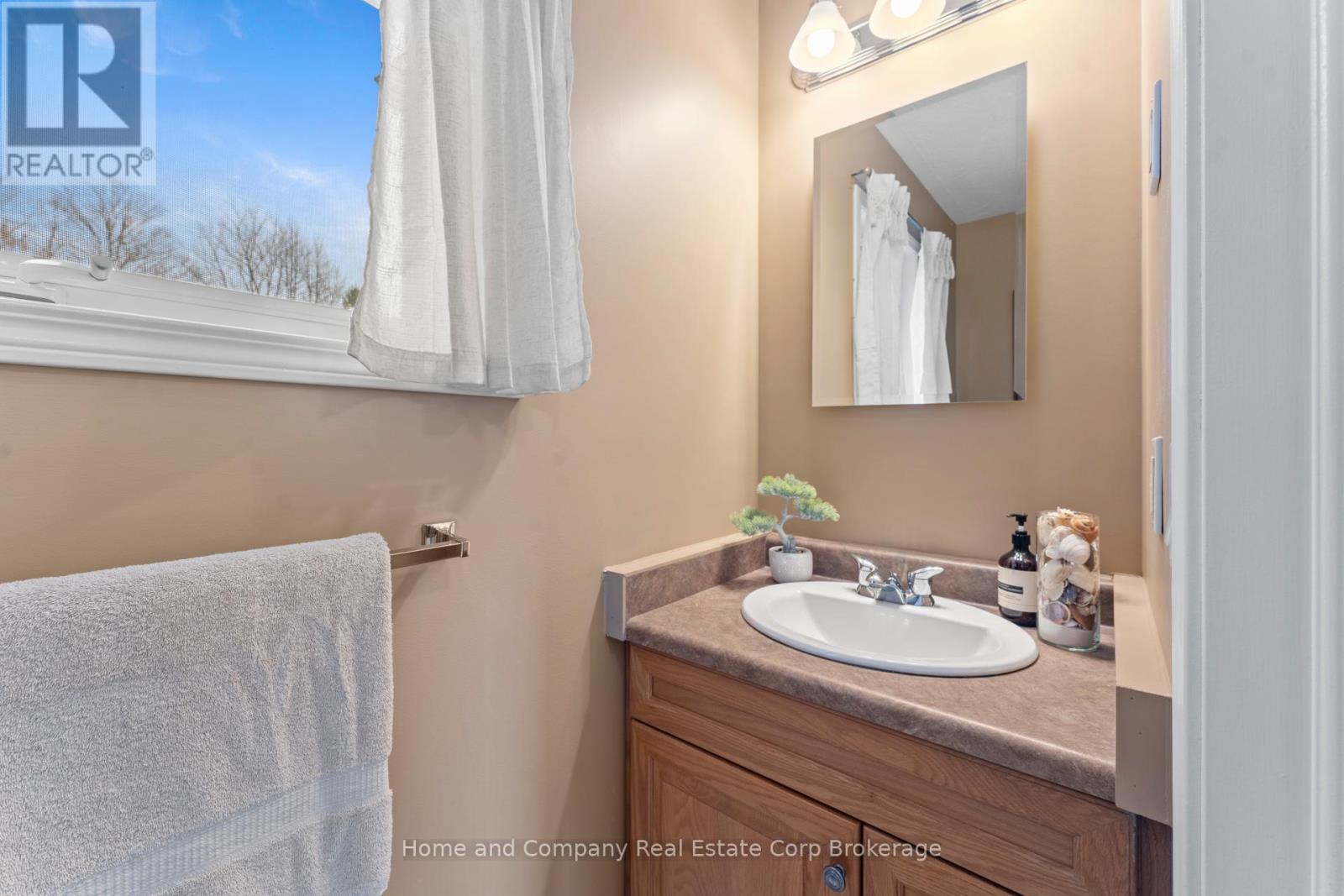 30 Carriage Lane, Bluewater, Ontario  N0M 1G0 - Photo 12 - X12904226