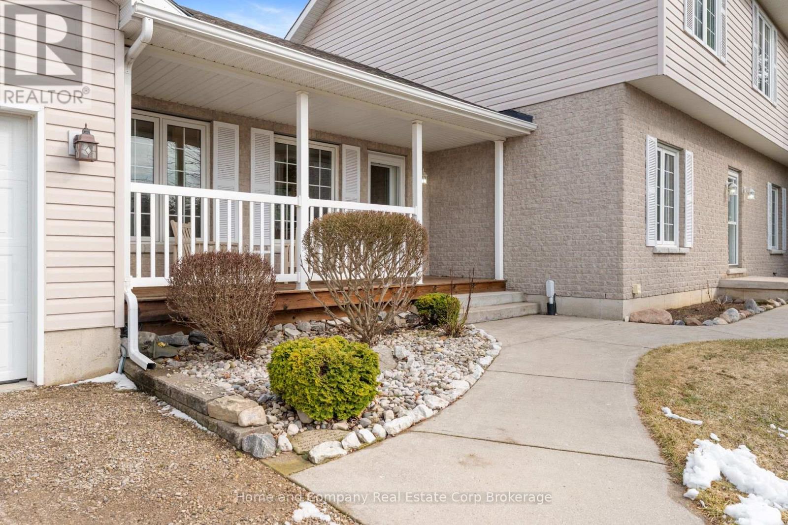 30 Carriage Lane, Bluewater, Ontario  N0M 1G0 - Photo 2 - X12904226