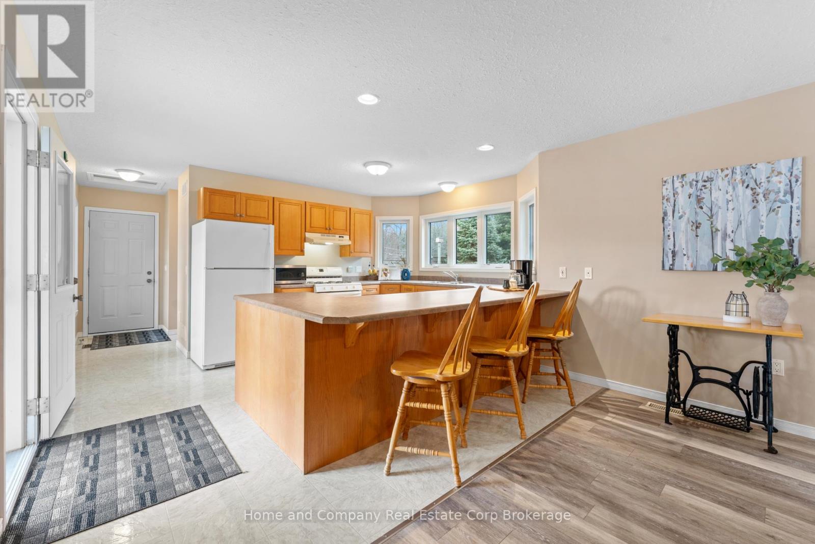 30 Carriage Lane, Bluewater, Ontario  N0M 1G0 - Photo 9 - X12904226