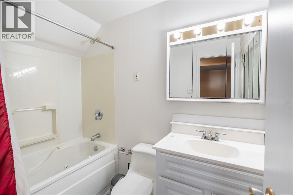 305 Oaklea Court, Sarnia, Ontario  N7S 5Y9 - Photo 28 - 26005834