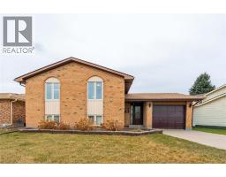 305 OAKLEA COURT, Sarnia, Ontario