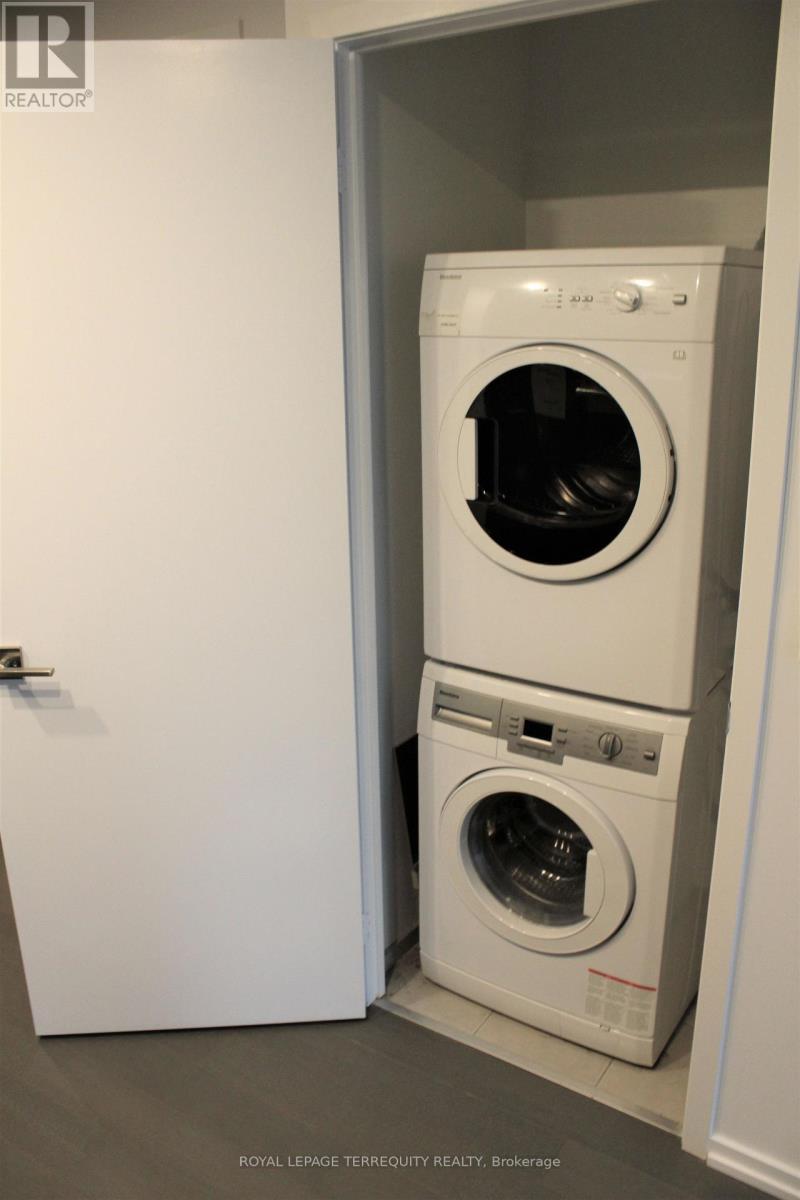 1204 - 70 Temperance Street, Toronto, Ontario  M5H 4E8 - Photo 10 - C12904204