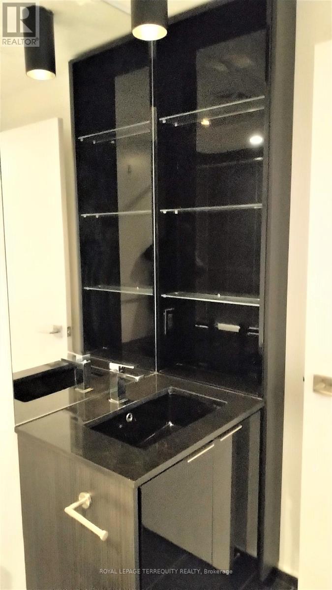 1204 - 70 Temperance Street, Toronto, Ontario  M5H 4E8 - Photo 13 - C12904204