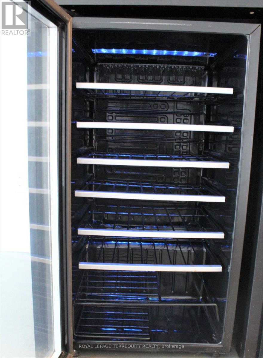 1204 - 70 Temperance Street, Toronto, Ontario  M5H 4E8 - Photo 7 - C12904204